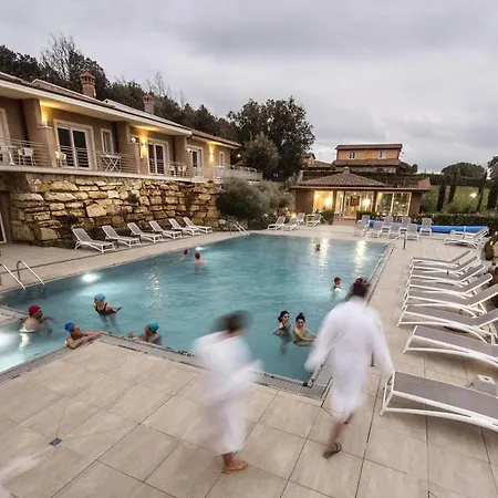 Isstravel, In With Swimming Pool In * مونتفردي ماريتيمو